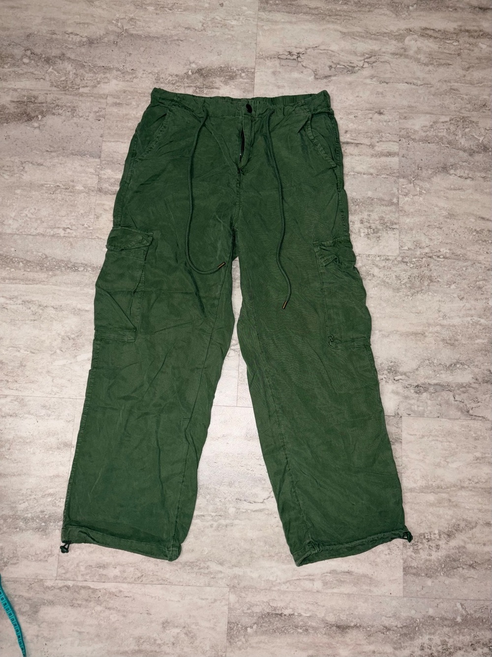 Universal Thread Olive Green Cargo Pants - Utility Style